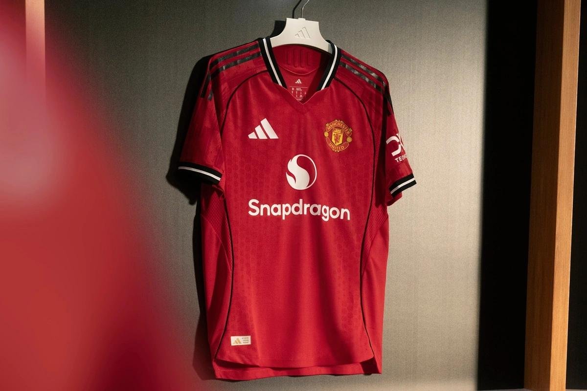man utd 25/26 home kit man utd 25/26 home kit